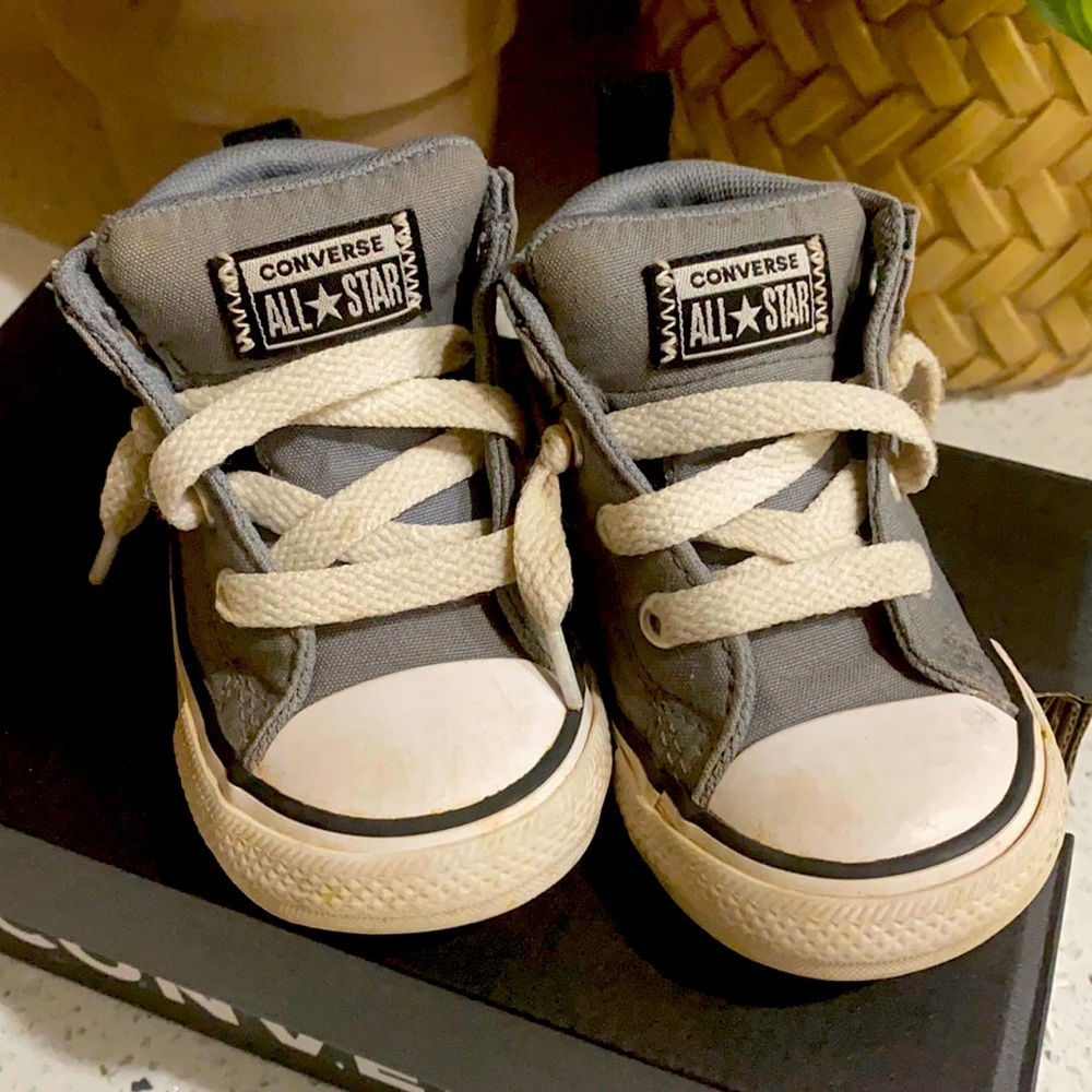 Boys converse
